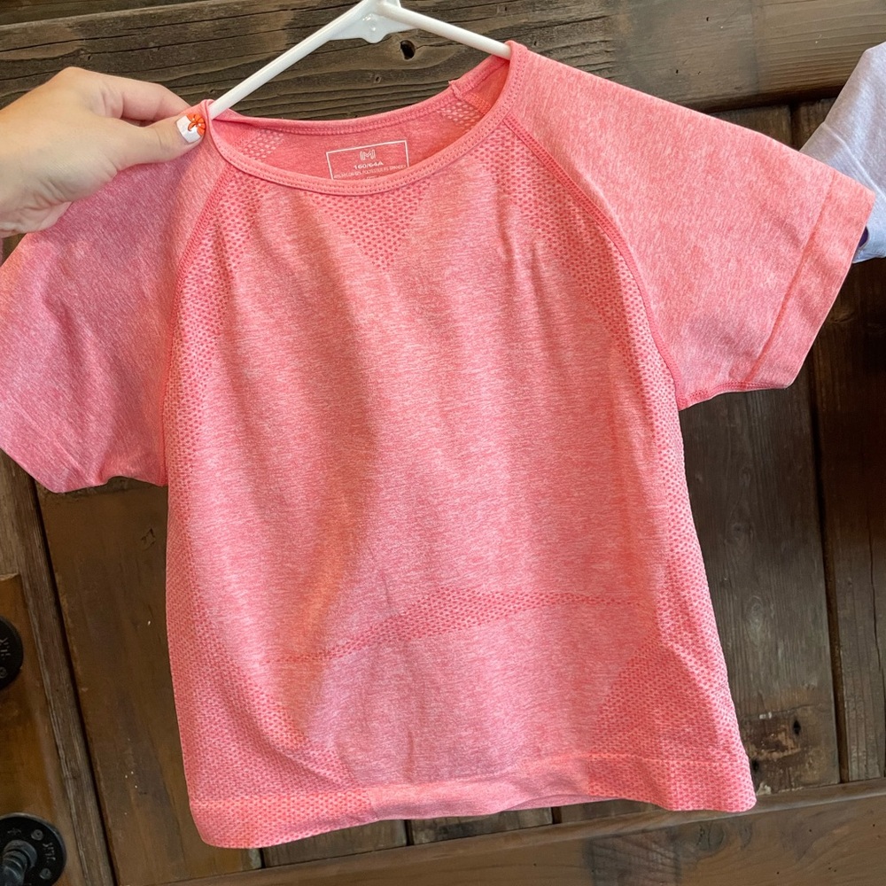 4 athletic waist-length tees - Picture 5 of 10